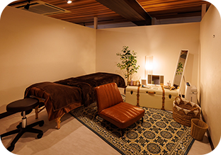 完全個室の店内での施術